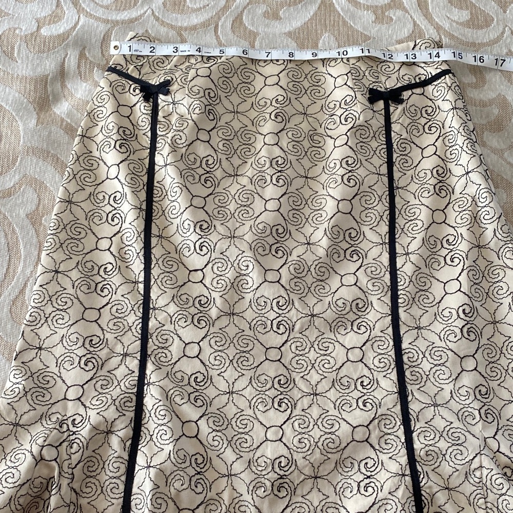 “Harold’s Embroidered Flounce Skirt Size 4 Cream Black A-Line Feminine Classic” - Picture 7 of 12